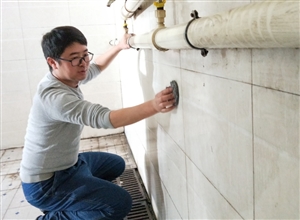 神華寧煤集團煤制油化工公管公司義務勞動讓職工浴室“亮”起來