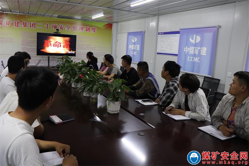 追憶崢嶸歲月，重溫革命歷程——中煤三建建安公司圖木舒克黨支部組織 觀看紅色電影《革命者》