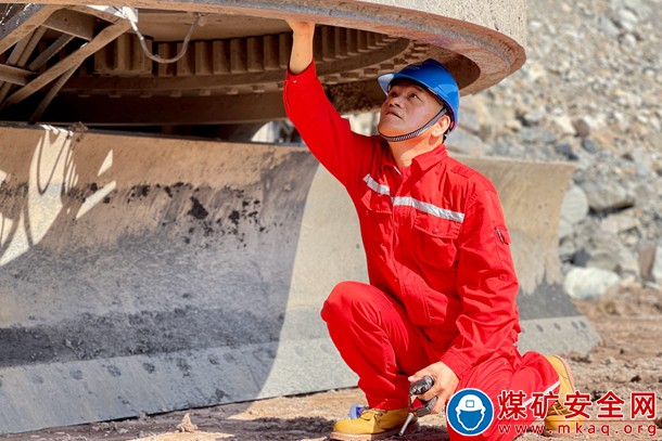 準能黑岱溝礦加強設備管理打響秋汛防洪保衛戰
