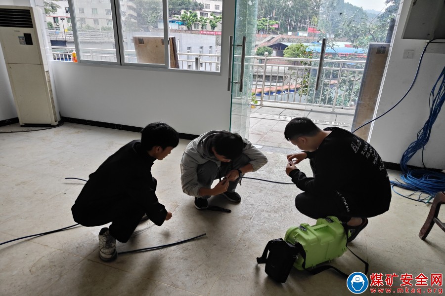 魯班山北礦對信息辦實習技術員進行 熔纖機專項實訓