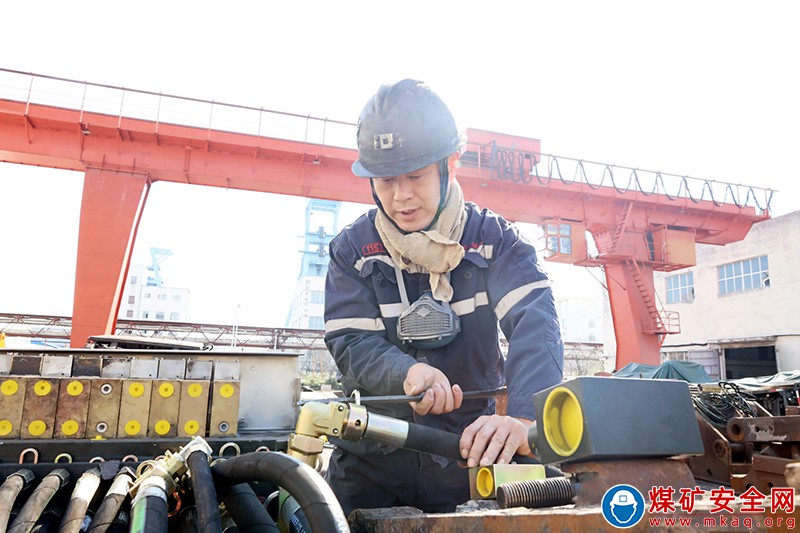 皖北煤電五溝煤礦：煤海堅守，匠心筑夢——采煤區王存永